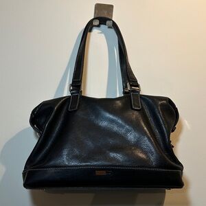 Perlina Black Leather Shoulder Bag